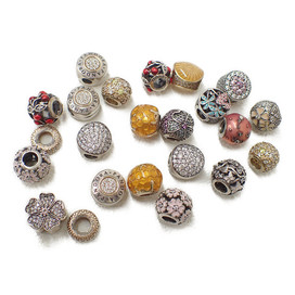 パンドラのマルチカラーストーン シルバーチャームセット 計23点 SV925の買取実績です。