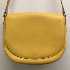 セリーヌのイエロー フラップレザー ショルダーバッグの買取実績です。