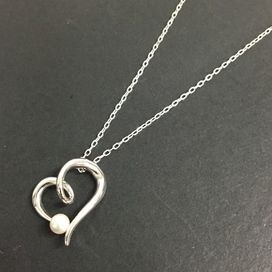 ミキモトのK18WG 4mmパール付オープンハート ネックレスの買取実績です。