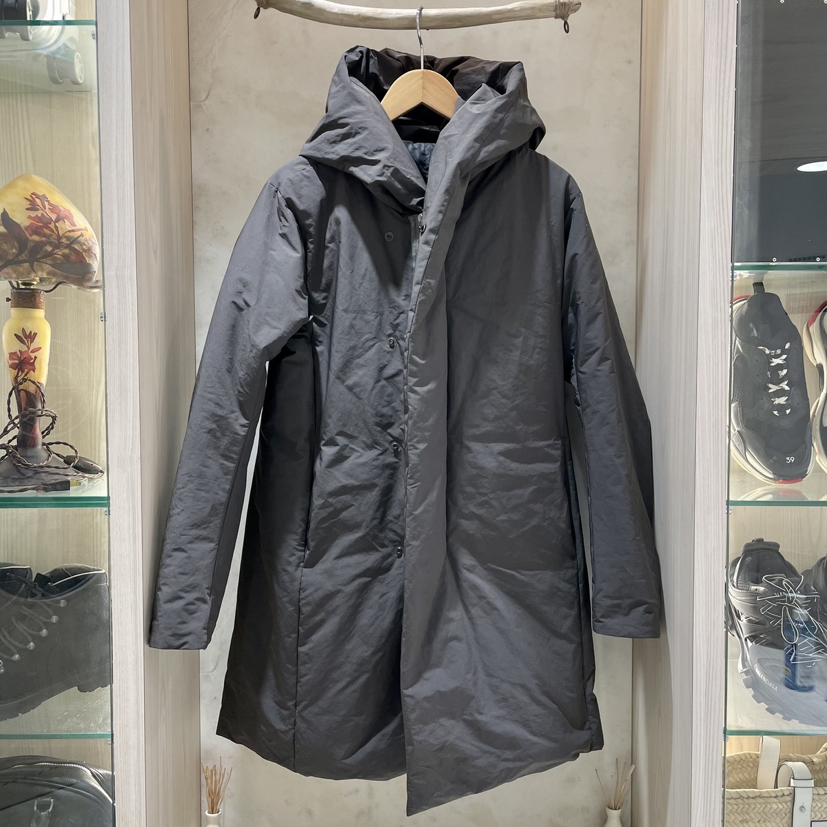 渋谷店で、2019年秋冬のアタッチメントのダウンコート(AC93-228)を 
