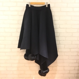 マルニのウール素材 ファーポンポン付き アシンメトリー ロングスカートの買取実績です。