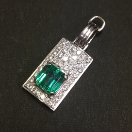 エメラルドのPt900 1.35 D0.45ct ペンダントトップの買取実績です。
