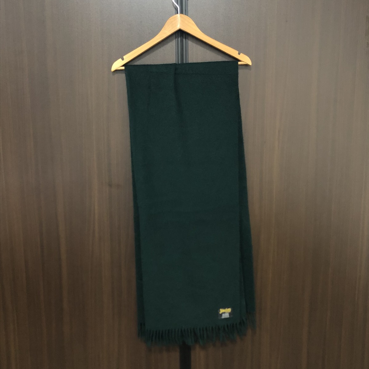 大阪心斎橋店にて、ジョンストンズのカーキ(グリーン)、カシミヤ大判