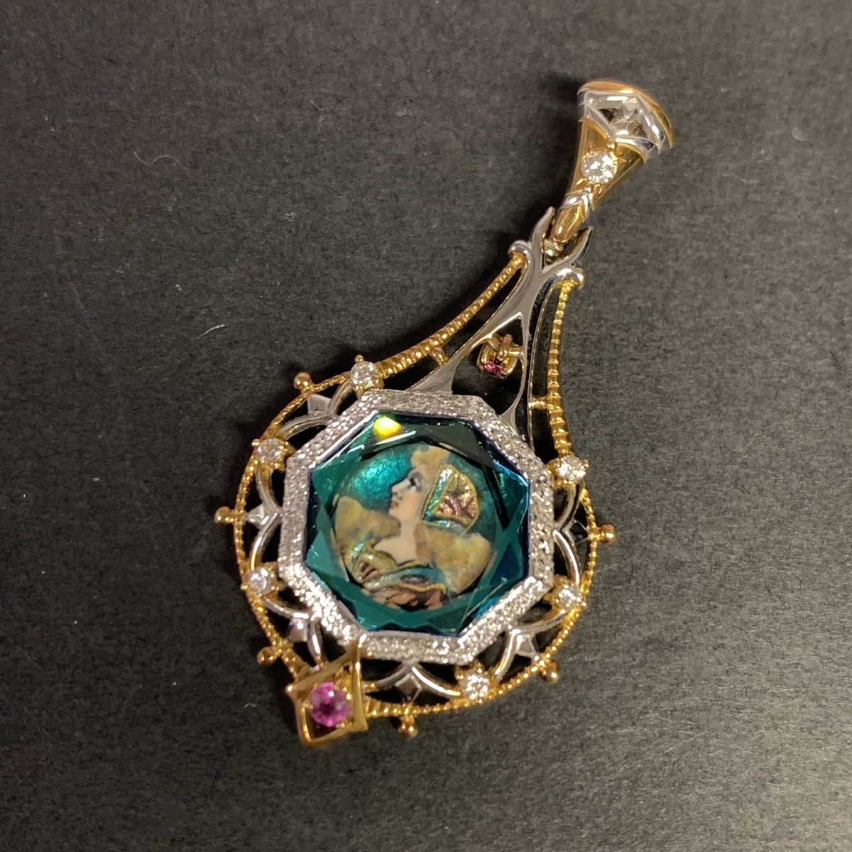 銀座本店で、梶光夫の750の12ctのクリスタルトップのエマーユ