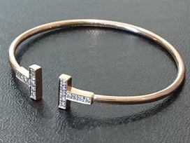 ティファニーの750YG ダイヤセッティング Tワイヤー ブレスレットの買取実績です。