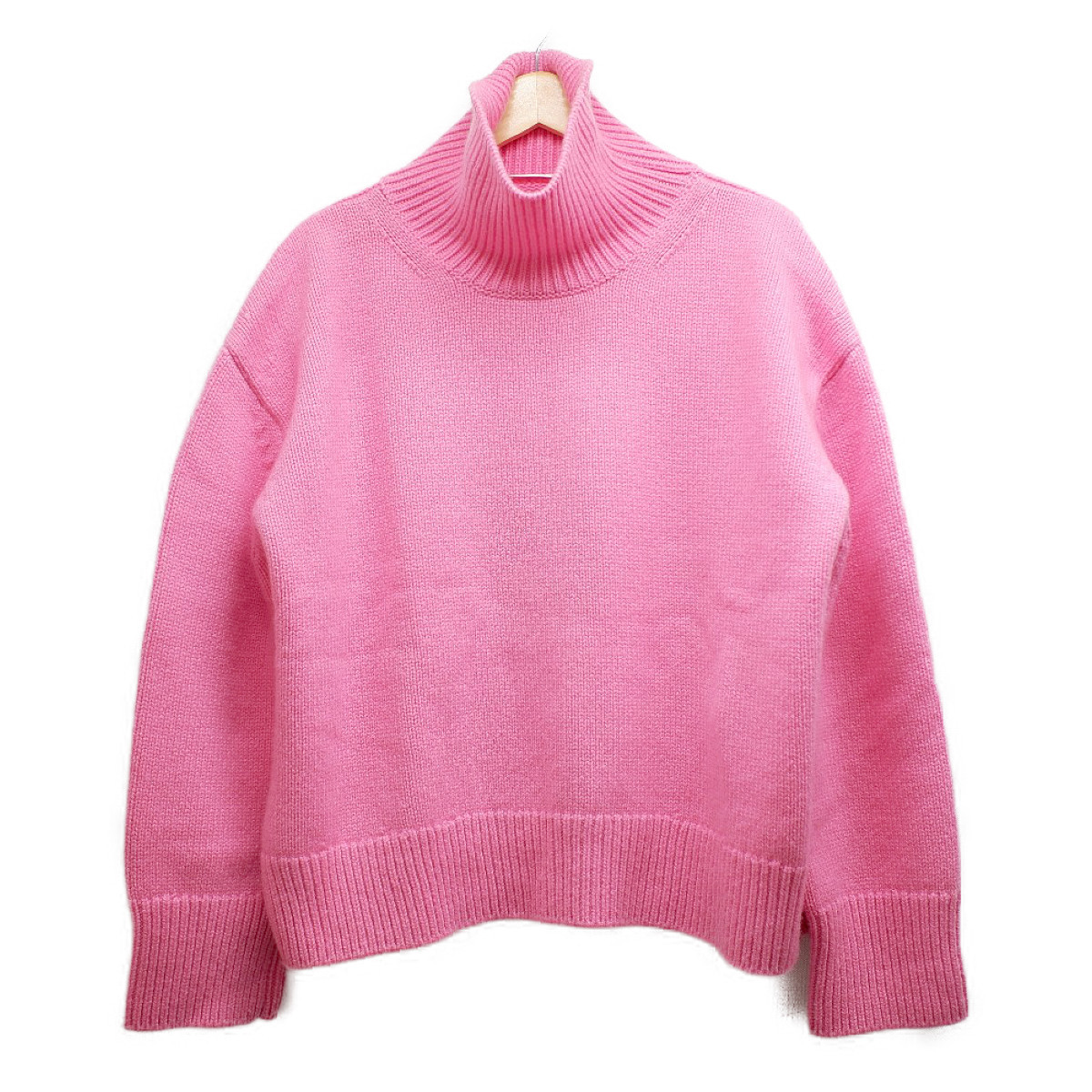 宅配買取センターでセリーヌの通常使用感のピンクカラーのチャンキー