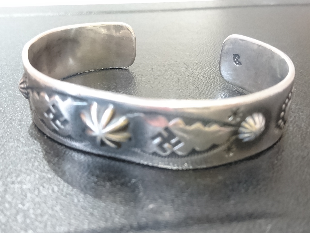 ラリースミスSHELL REPOUSSE THUNDER BIRD BANGLE 【公式通販】