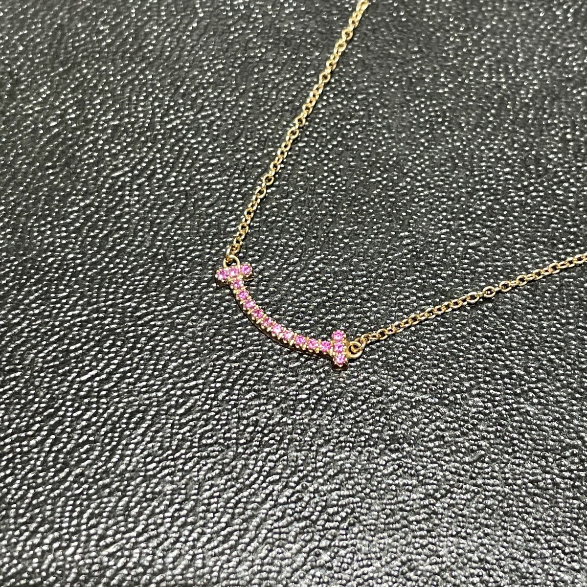 渋谷店で、ティファニーのTスマイルマイクロペンダント(2018年発売