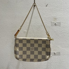 ルイヴィトンのアズール N58010 2006年製 ミニ・ポシェット・アクセソワールの買取実績です。