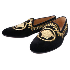 ヴェルサーチェの7221 メデューサヘッド エンブロイダリー ベルベット ローファーの買取実績です。