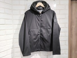 モンクレールの20年 CHARDON フーディ ウインドブレーカーの買取実績です。