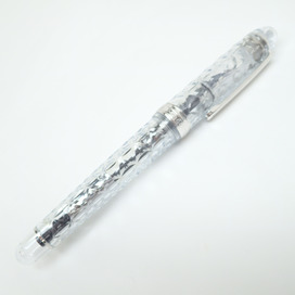 プラチナ万年筆の世界限定2500本の#3776 センチュリー 六花 ペン先K14のSM(中軟) 万年筆の買取実績です。