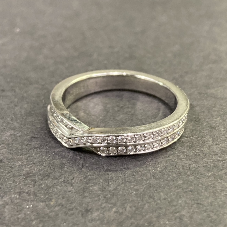 ハリーウィンストンを銀座で買取。Pt950素材を使った、トリスト