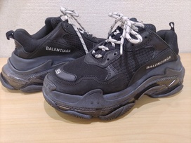 バレンシアガの544351 トリプルS オールブラック ダッドスニーカーの買取実績です。
