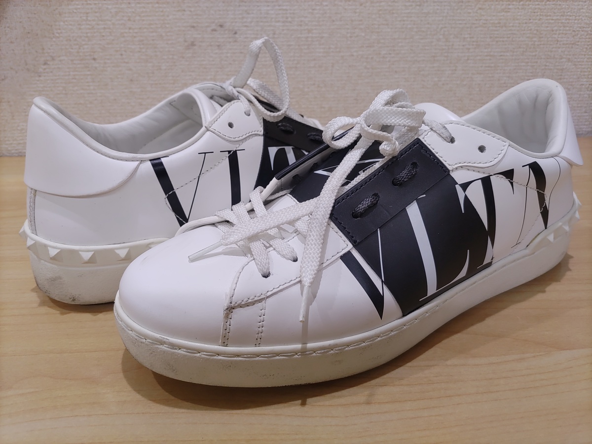新宿店で、ヴァレンティノガラヴァーニのVLTN オープン カーフスキン 