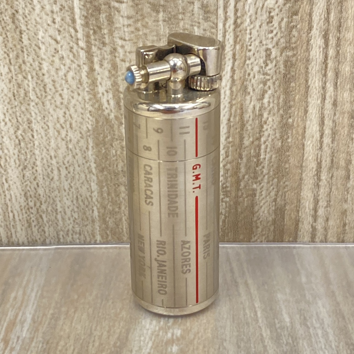 銀座本店で、ダンヒルの1884個限定のシルバーのGMTのガスライターを