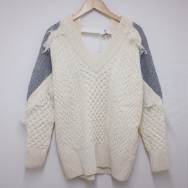 サカイの17-03397 ウール Vネック アランケーブルフリンジニット セーターの買取実績です。