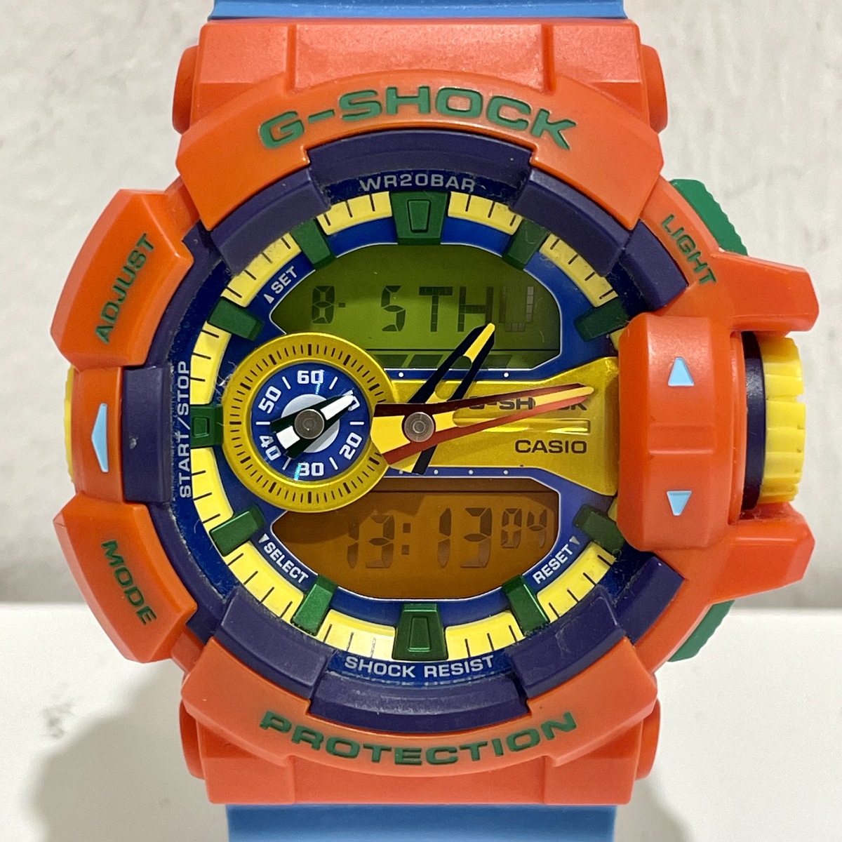渋谷店で、ジーショック(GA-400-4AJF ハイパーカラーズ)を買取ました