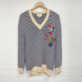 グッチの国内正規品ボーダー エンブロイダリー Vネック ニットセーターの買取実績です。