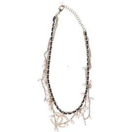 シャネルのA16 B ラインストーンココマーク パール×レザー ネックレス ゴールド系の買取実績です。