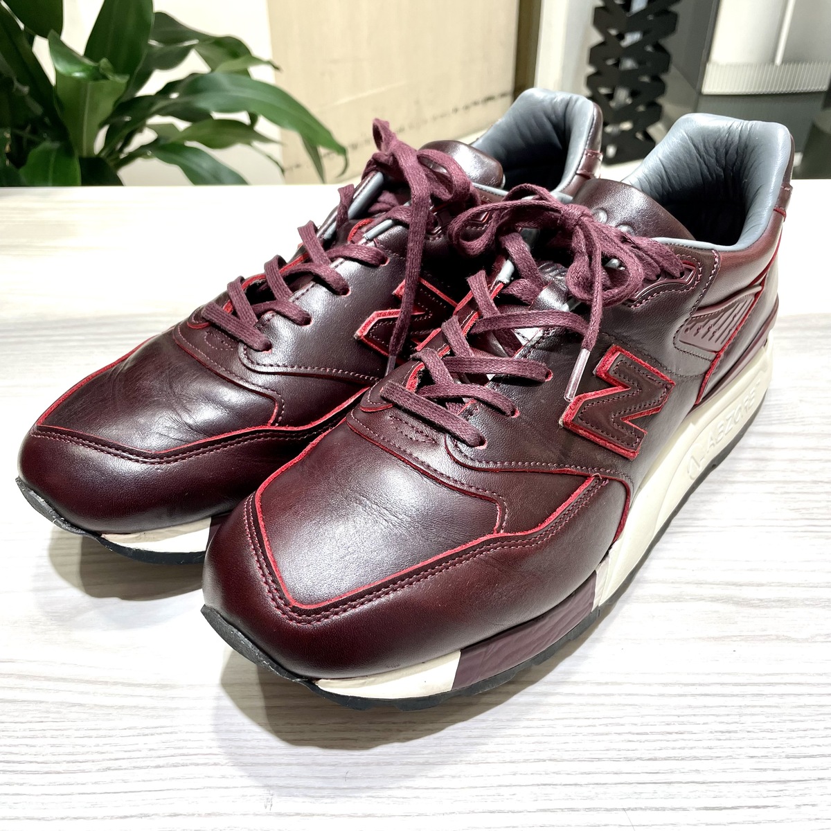 渋谷店で、ニューバランスのスニーカー(バーガンディ M998WD