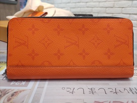 ルイヴィトンの20年製 タイガラマ ジッピーウォレットヴェルティカルの買取実績です。