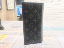 ルイヴィトン 18年製 モノグラムエクリプス ポルトフォイユブラザ 買取実績です。