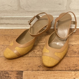エルメスのキャンバス×レザー Hデザイントゥ アンクルベルト パンプスの買取実績です。