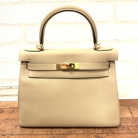 エルメスのX刻印 トリヨンクレマンス ベージュ系 ゴールド金具 ケリー28 ハンドバッグの買取実績です。