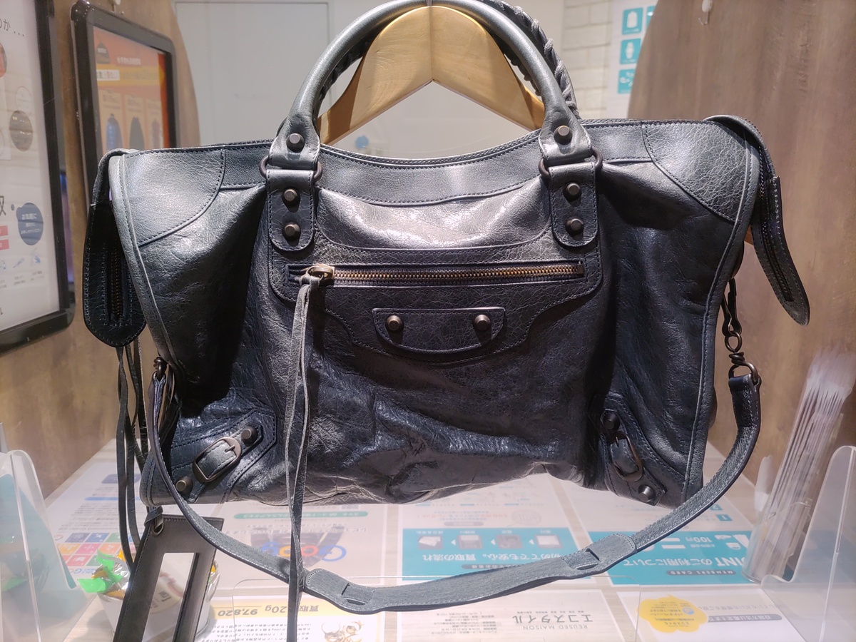 新宿店で、バレンシアガの品番115748.1202・クラシックシティを買取 