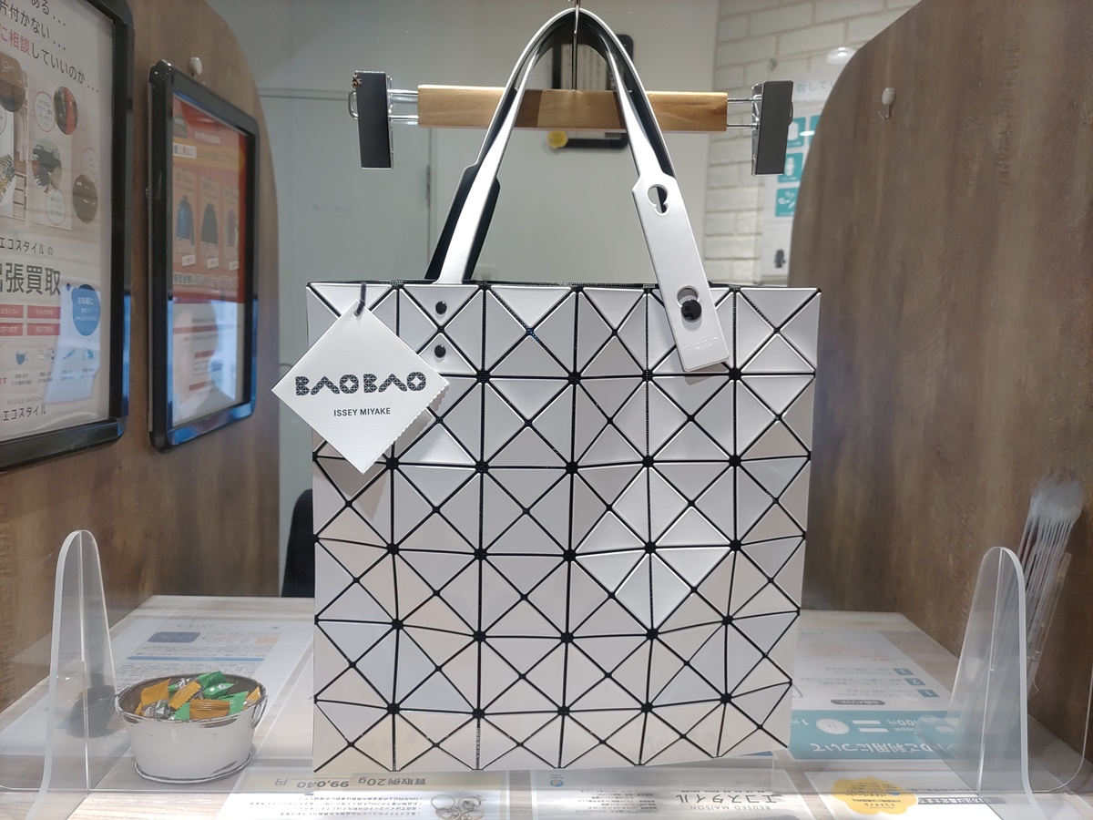 新宿店で、バオバオイッセイミヤケの品番BB01-AG053-01・ホワイト