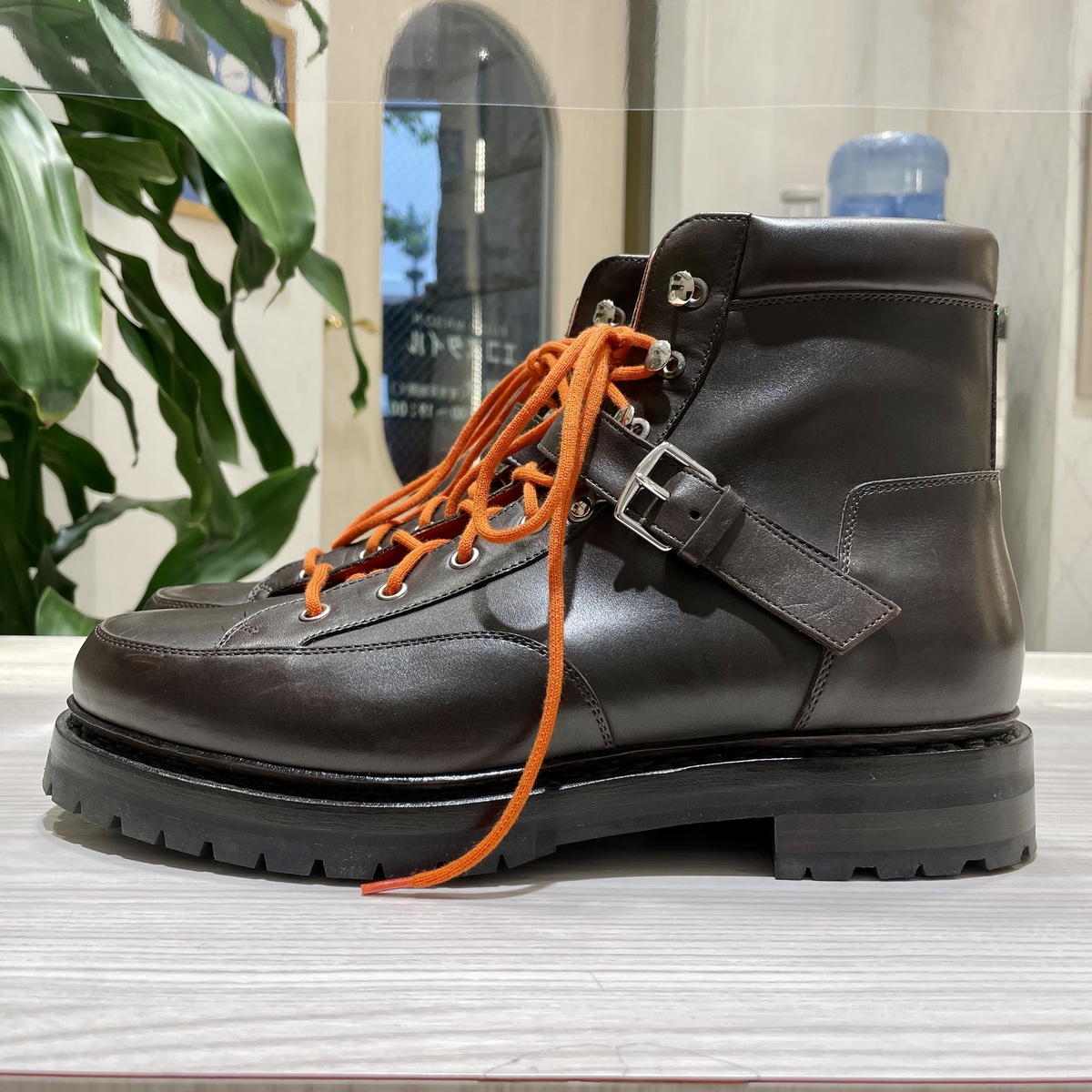 渋谷店で、エルメスの靴(ハイキング レースアップ マウンテンブーツ)を