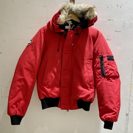 カナダグースのレッド ラブラドール 7958JM ダウンジャケットの買取実績です。