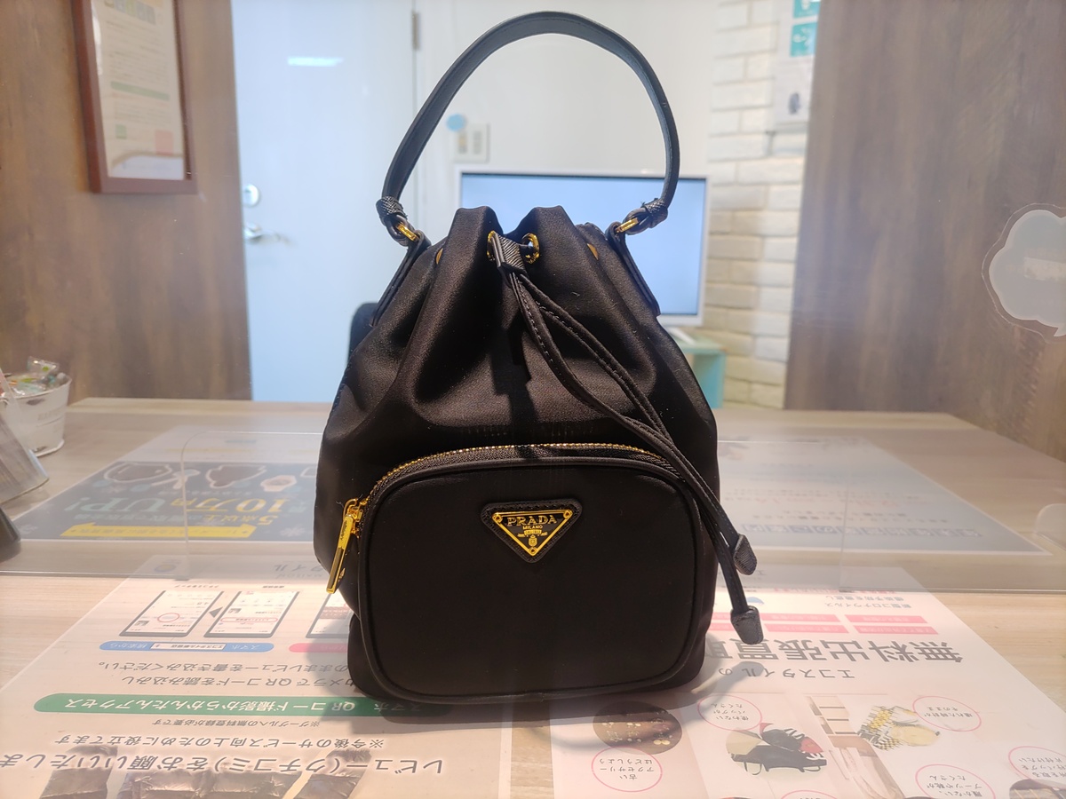 新宿店で、プラダの人気完売モデル、1BH038のデュエットを買取しました 
