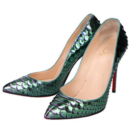クリスチャンルブタンのメタリックグリーン パイソン ポインテッドトゥパンプスの買取実績です。