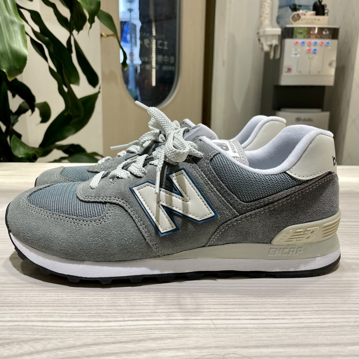 渋谷店で、ニューバランスのスニーカー(ML574BA2)を買取ました。 買取