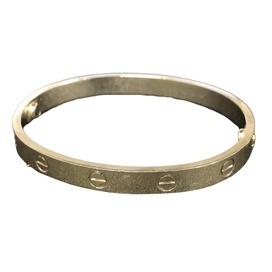 カルティエの750WG 旧型 ラブブレスの買取実績です。