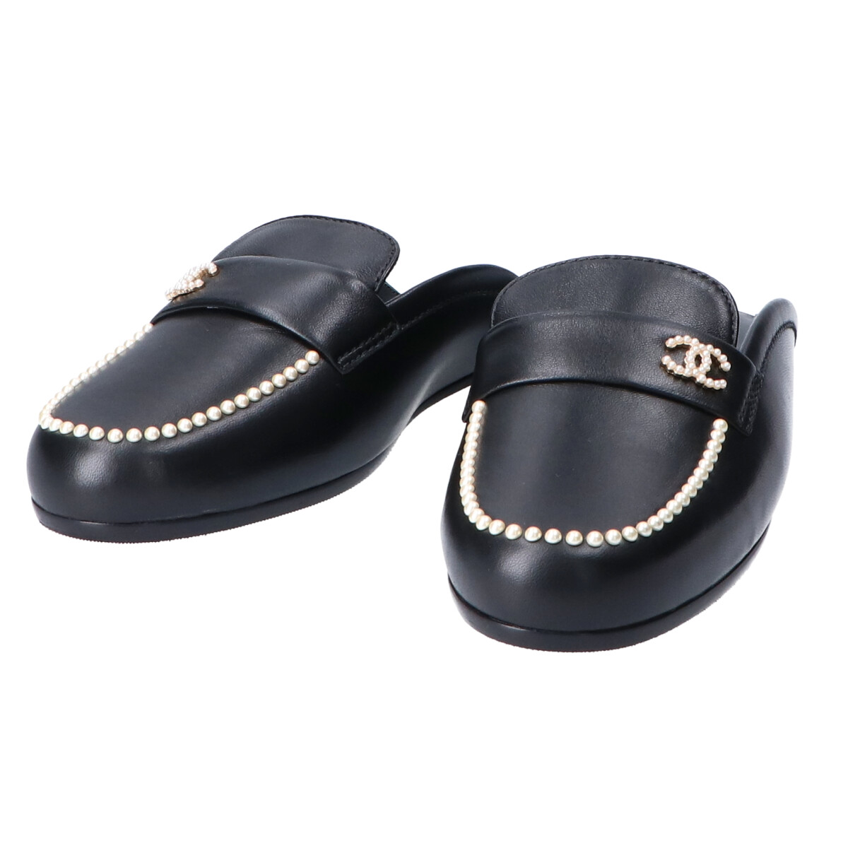 渋谷店でシャネルの2020年製パールココマークレザーミュールを買取