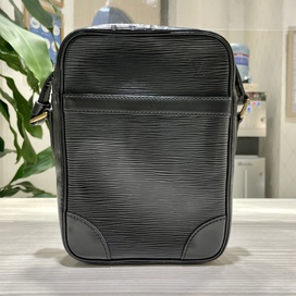 ルイヴィトンのノワール エピ 88年製 M51694 ショルダーバッグの買取実績です。