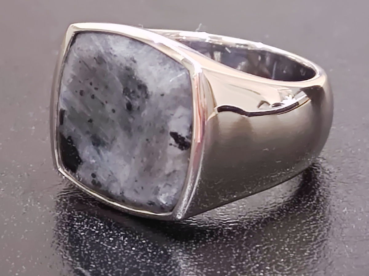 新宿店で、トムウッドのラルビカイトを採用したクッションリングを買取