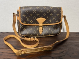 ルイヴィトンの2006年 モノグラム ソローニュ M42250の買取実績です。