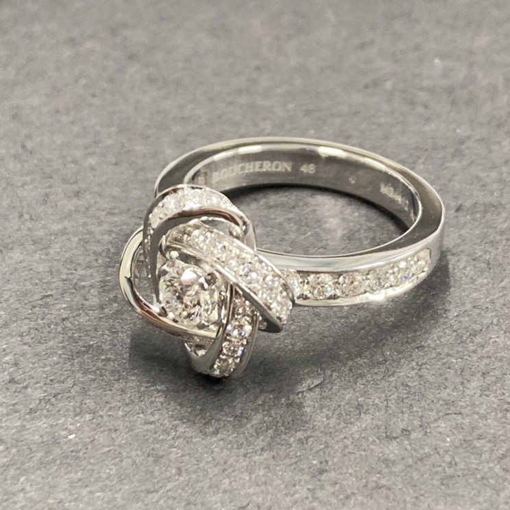 ブシュロンを銀座で買取。750WGを使用したピヴォワンヌソリテール