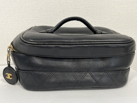 シャネルの2番台 ブラック レザーバニティバッグの買取実績です。