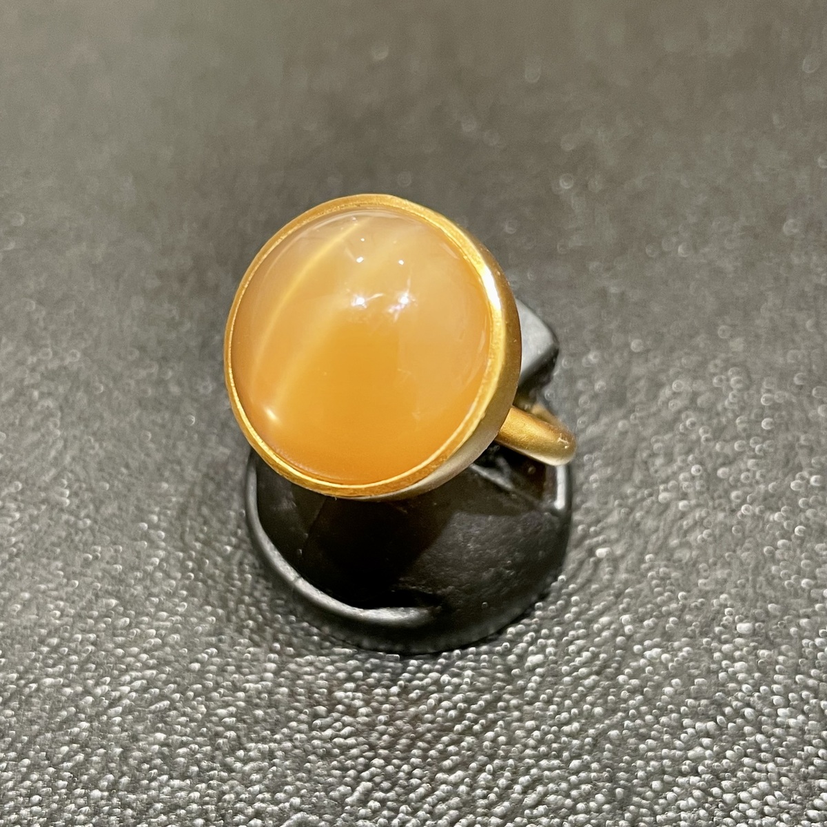渋谷でマリハを買取。オレンジムーンストーン、18金イエローゴールド 