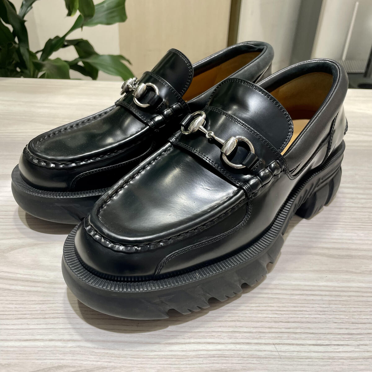 渋谷店で、グッチの658822、ホースビット付きローファーを買取ました