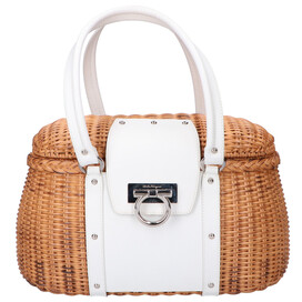 フェラガモのガンチーニ金具 かごバッグの買取実績です。