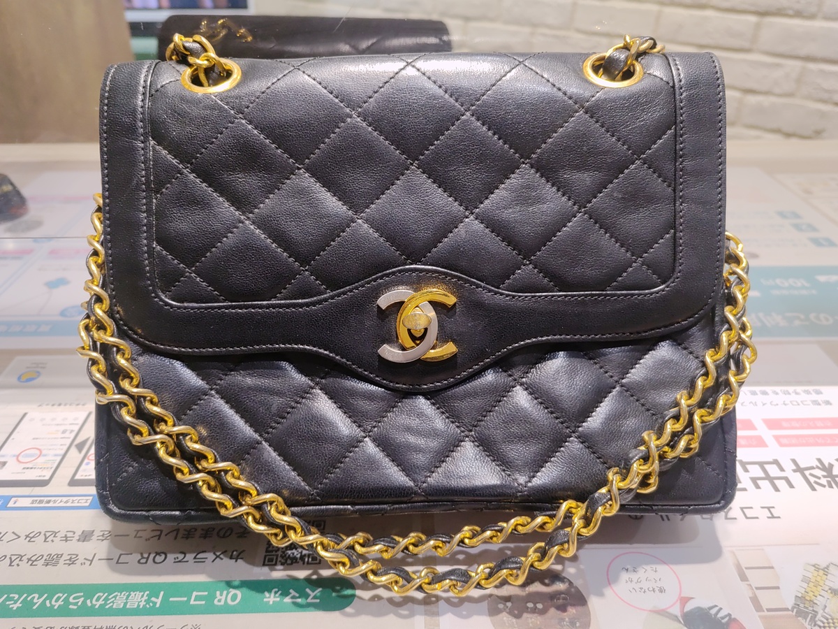 新宿店で、シャネルのパリ限定モデルのマトラッセを買取しました