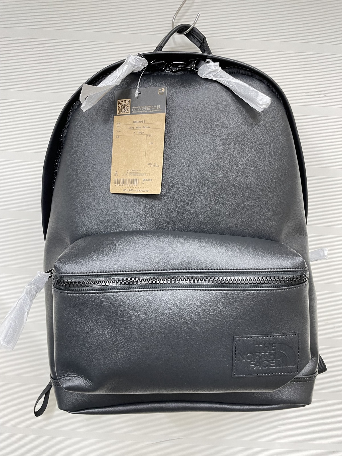 銀座本店で、新品同様品のノースフェイスのチューニングレザー