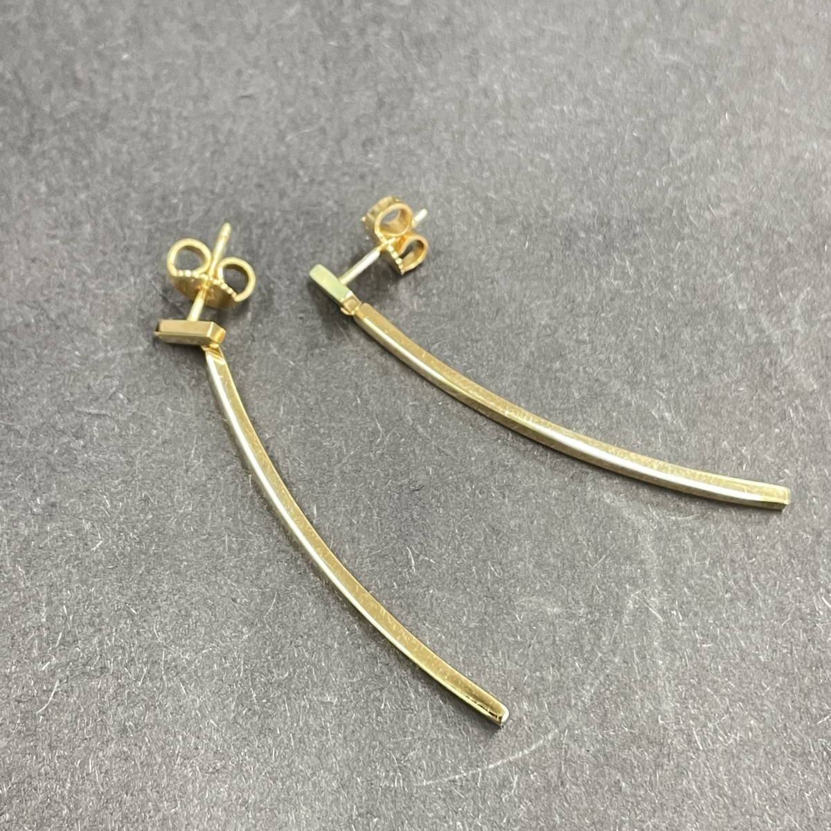 銀座本店で、ティファニーのAu750を使用した、ティファニーT 