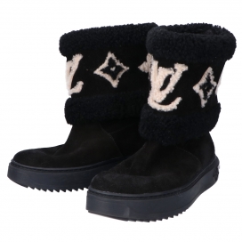 ルイヴィトンの21年製 1A95CV スノードロップ・ライン アンクルブーツの買取実績です。